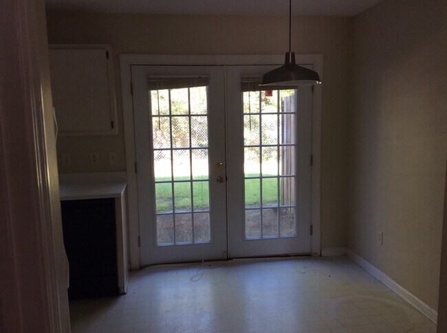 1100 Pineland Ave in Hinesville, GA - Building Photo - Building Photo