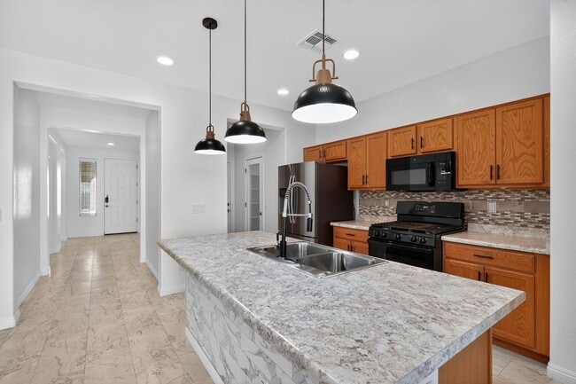 18233 W Pueblo Ave in Goodyear, AZ - Building Photo - Building Photo