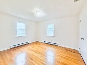 162 Seaside Ave in Stamford, CT - Building Photo - Building Photo