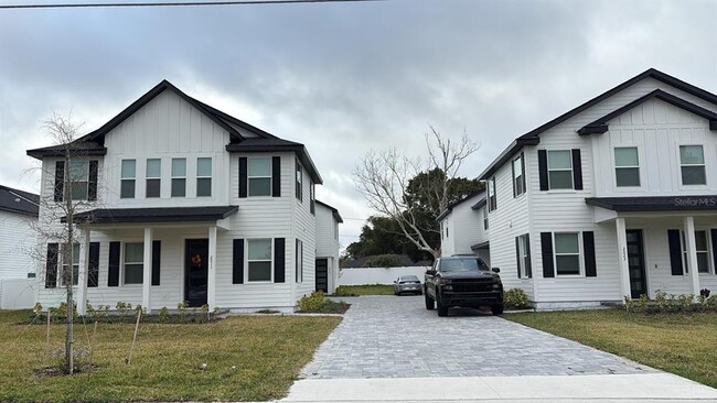 2011 Peel Ave in Orlando, FL - Building Photo - Building Photo