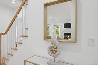 7 Wards Path in Hampton Bays, NY - Building Photo - Building Photo