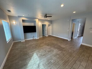 461 Bristol Ct in Oakley, CA - Foto de edificio - Building Photo