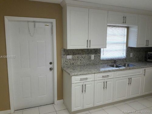 141 W 6th St in Hialeah, FL - Building Photo