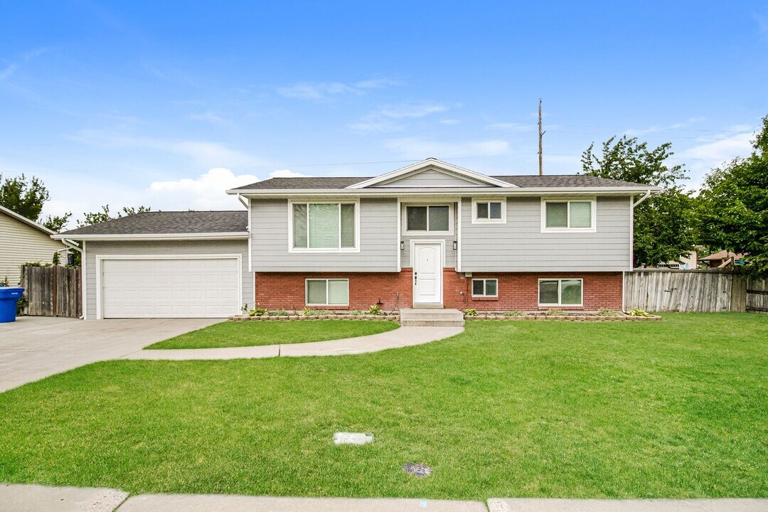 1717 N 1030 W St in Orem, UT - Building Photo