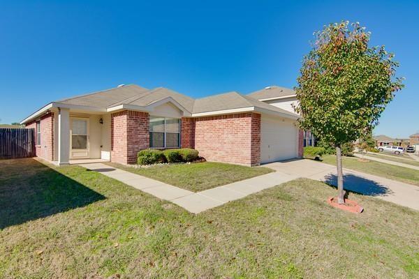 621 Woodpecker Ln in Fort Worth, TX - Building Photo - Building Photo