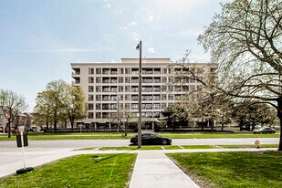 1-601 Leaside Park Dr in Toronto, ON - Building Photo