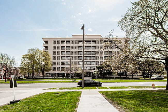 property at 1-601 Leaside Park Dr