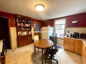18 Burget Ave, Unit 1 in Medford, MA - Building Photo