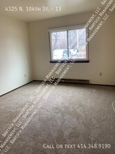 4325 N 104th St in Milwaukee, WI - Foto de edificio - Building Photo