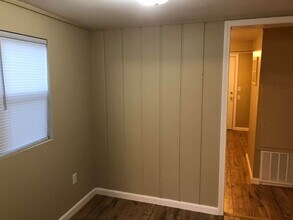 2188 E Parkwood Ave in Burton, MI - Building Photo - Building Photo