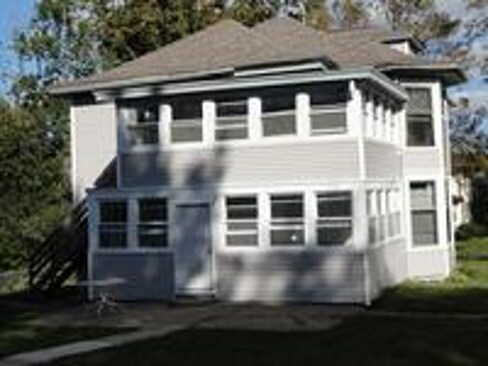 821 Tremont St, Unit Apartment 2 in Cedar Falls, IA - Foto de edificio - Building Photo