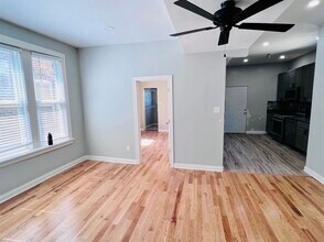 4244 N Spaulding Ave, Unit 3 in Chicago, IL - Building Photo - Building Photo