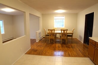 393 Patton Ave in Shirley, NY - Foto de edificio - Building Photo