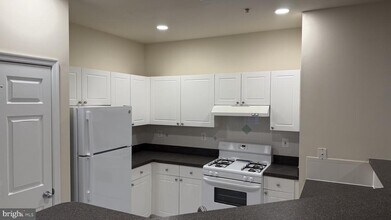 11329 Aristotle Dr in Fairfax, VA - Building Photo - Building Photo