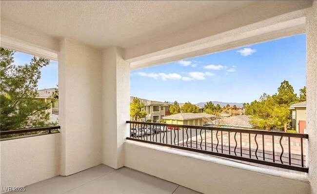 property at 913 Duckhorn Ct