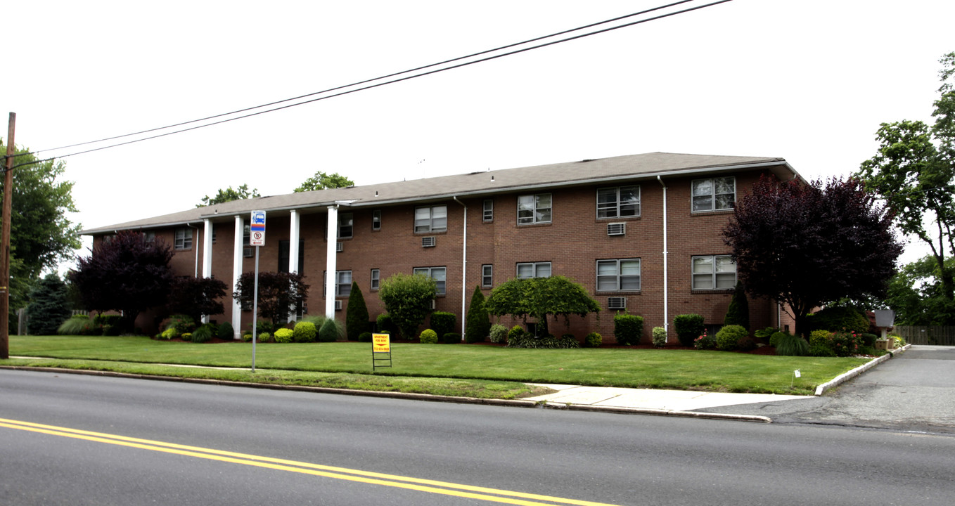 Bayside Apartments in Sewaren, NJ - Building Photo