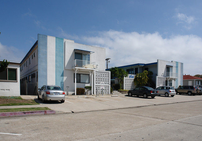 The Grand Apartments Pacific Beach in San Diego, CA - Building Photo - Building Photo