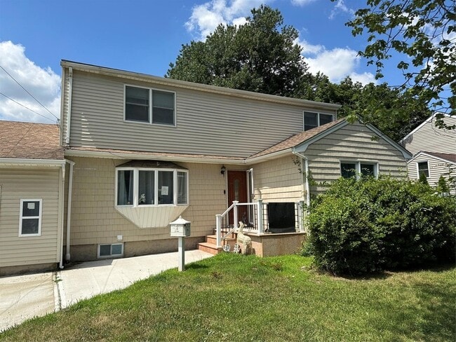 property at 15 Mida Ct