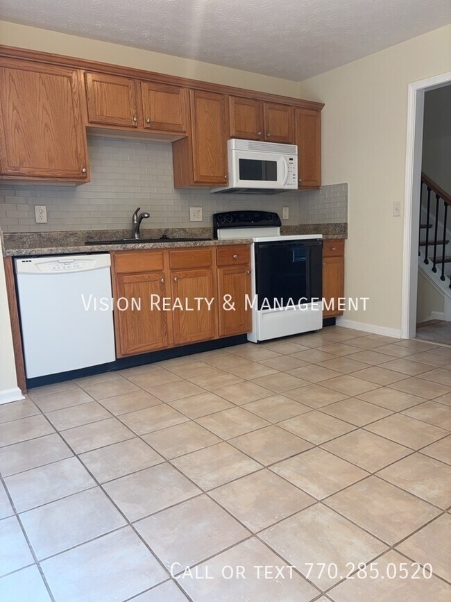 2443 Tolliver Dr in Ellenwood, GA - Building Photo - Building Photo