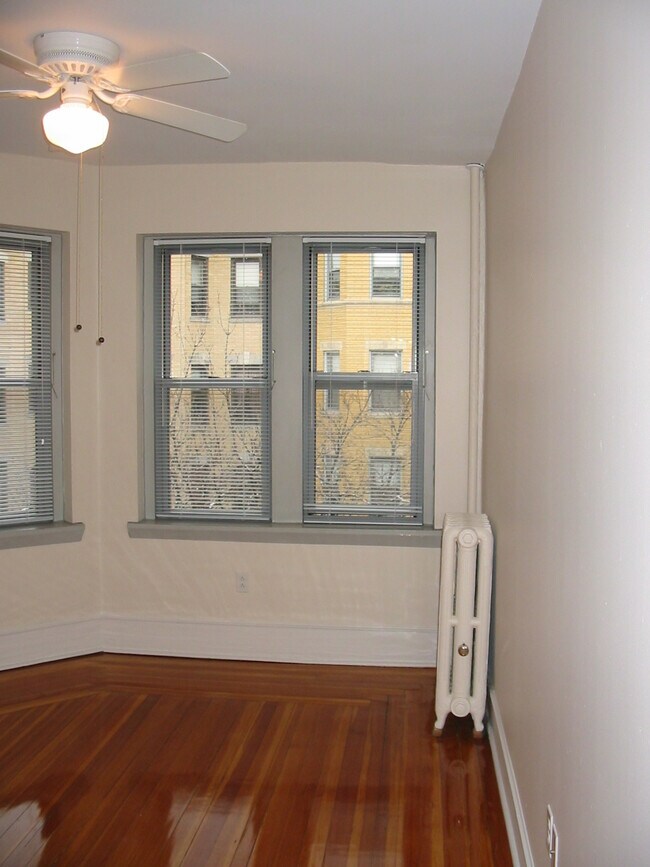 52 Burbank St, Unit 10 in Boston, MA - Building Photo - Building Photo