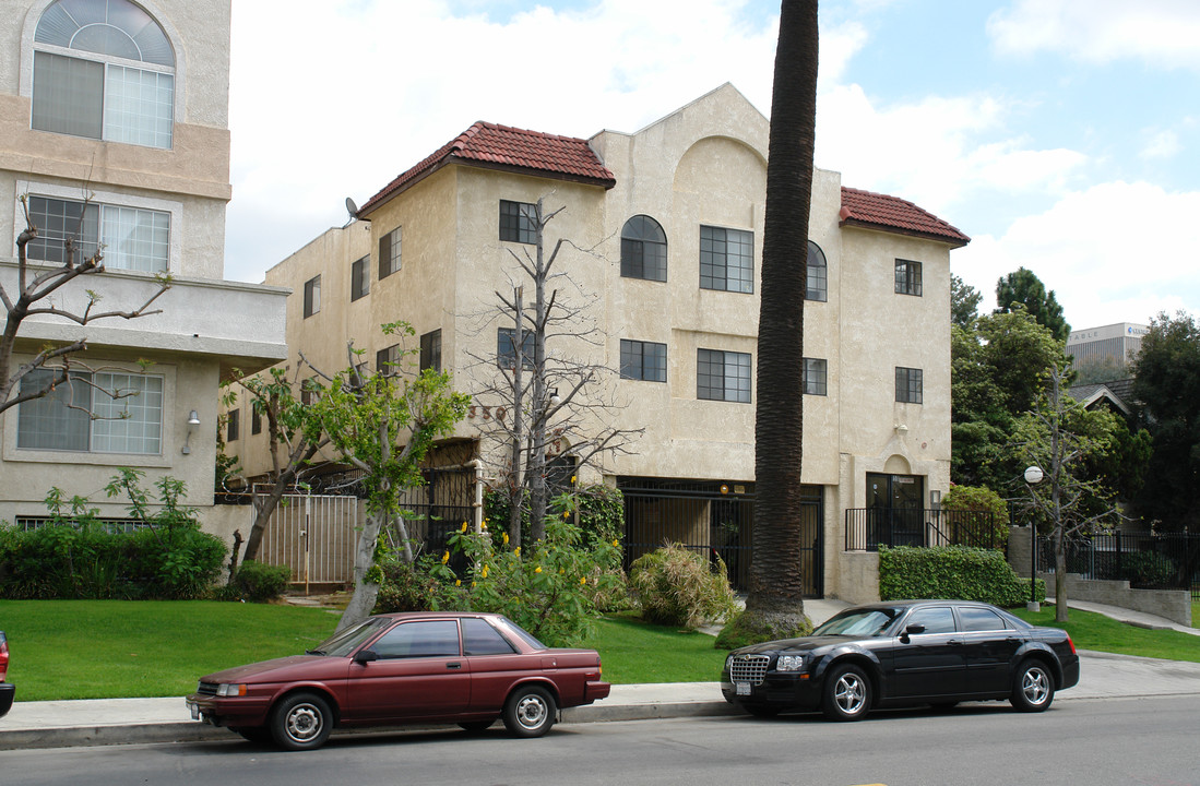 350 S Harvard Blvd in Los Angeles, CA - Building Photo