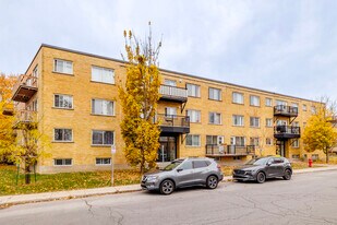 8035 Westover Ch in Côte-St-Luc, QC - Building Photo