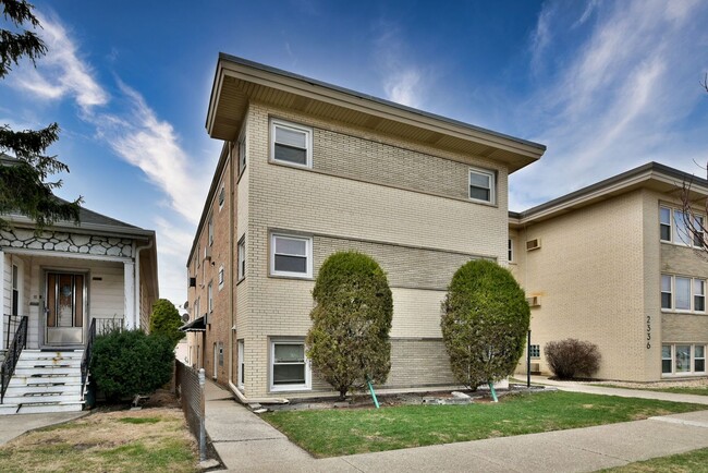 2334 N 72nd Ct in Elmwood Park, IL - Building Photo - Building Photo