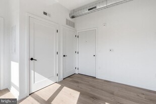209 New St in Philadelphia, PA - Building Photo