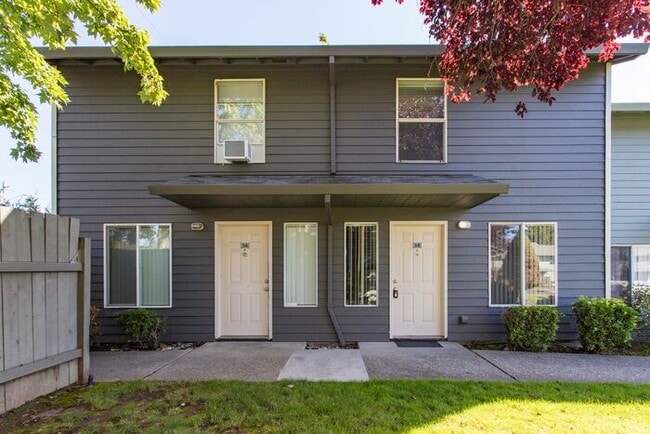 14310 E Burnside St in Portland, OR - Building Photo - Building Photo