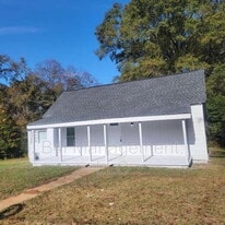 1175 Blue Creek Rd in Hogansville, GA - Building Photo