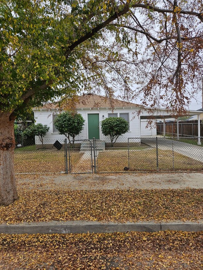 251 E Orange Ave in Shafter, CA - Building Photo - Building Photo