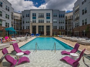 Bell Shady Grove in Rockville, MD - Foto de edificio - Building Photo