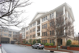 Vinings Main in Atlanta, GA - Building Photo - Building Photo