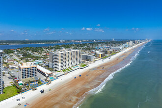 Saint Maarten Condominiums in Daytona Beach Shores, FL - Building Photo - Building Photo