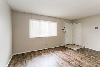 2400 Lisbon Dr in Columbus, OH - Building Photo - Building Photo