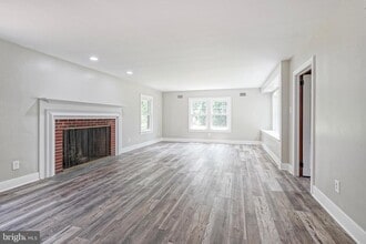 710 Hainesport Lumberton Rd in Hainesport, NJ - Foto de edificio - Building Photo