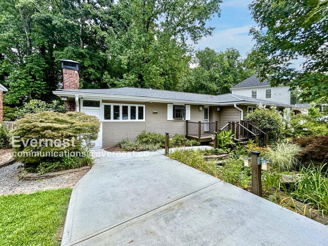 property at 2771 Winding Ln NE