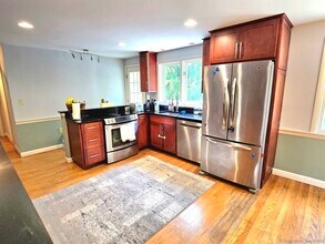 16 Brightview Dr in West Hartford, CT - Building Photo - Building Photo