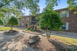 1838 Kendall Ln in Shively, KY - Building Photo - Building Photo