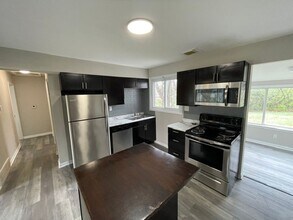 815 Bella Ln in St. Louis, MO - Building Photo - Building Photo