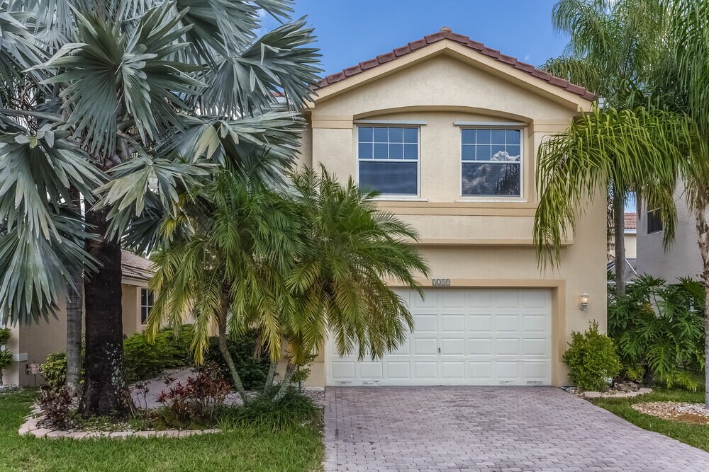 5219 NW 117th Ave in Coral Springs, FL - Foto de edificio
