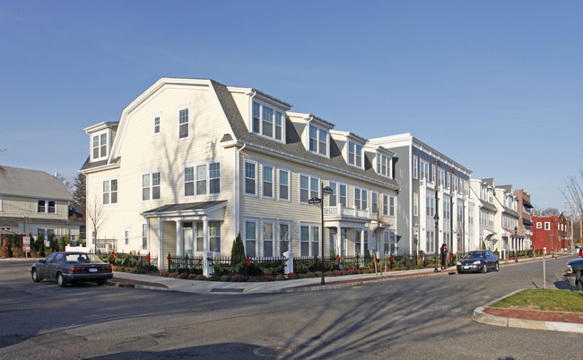 Chelsea Place in Bay Shore, NY - Building Photo - Building Photo