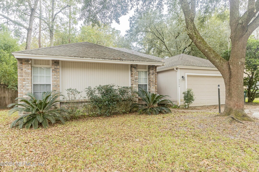 8066 Dickie Dr in Jacksonville, FL - Building Photo