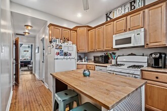 2541 W Carmen Ave, Unit 2 in Chicago, IL - Building Photo - Building Photo