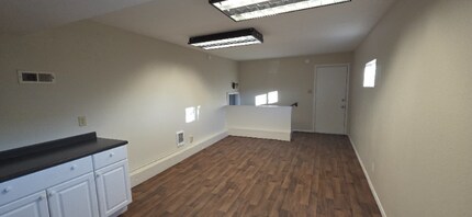 3705 N Chestnut St, Unit Lower in Colorado Springs, CO - Foto de edificio - Building Photo