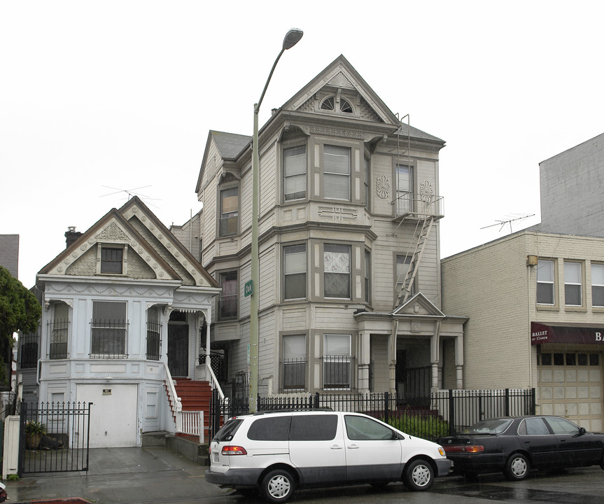 61 8th St in Oakland, CA - Building Photo