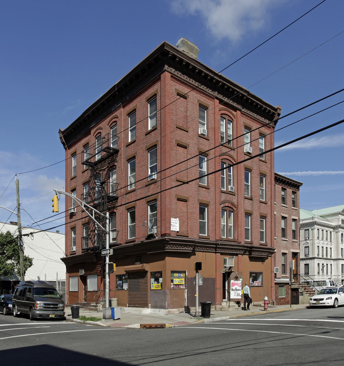 190 York St in Jersey City, NJ - Building Photo