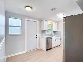 5711 Pine St in New Port Richey, FL - Building Photo - Building Photo