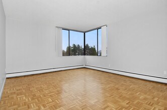 1775 Bellevue Ave in West Vancouver, BC - Building Photo - Building Photo