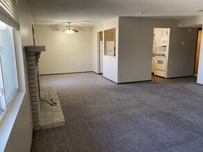 2150 Edgewood Rd NW in Cedar Rapids, IA - Building Photo - Building Photo